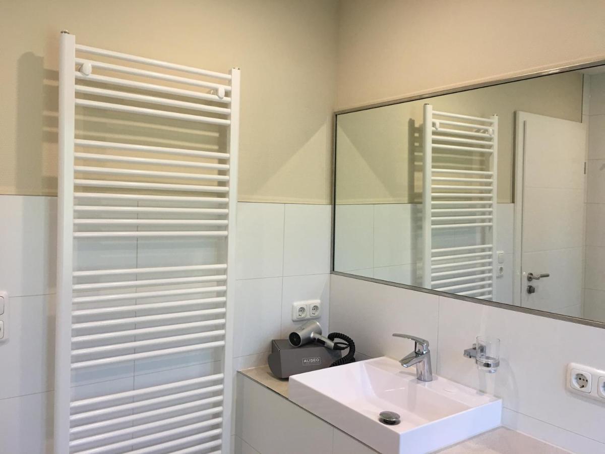Komplettes Ferienhaus Potsdam Berlin Gaestehaus In Seenaehe 95Qm2 Monteurzimmer ภายนอก รูปภาพ